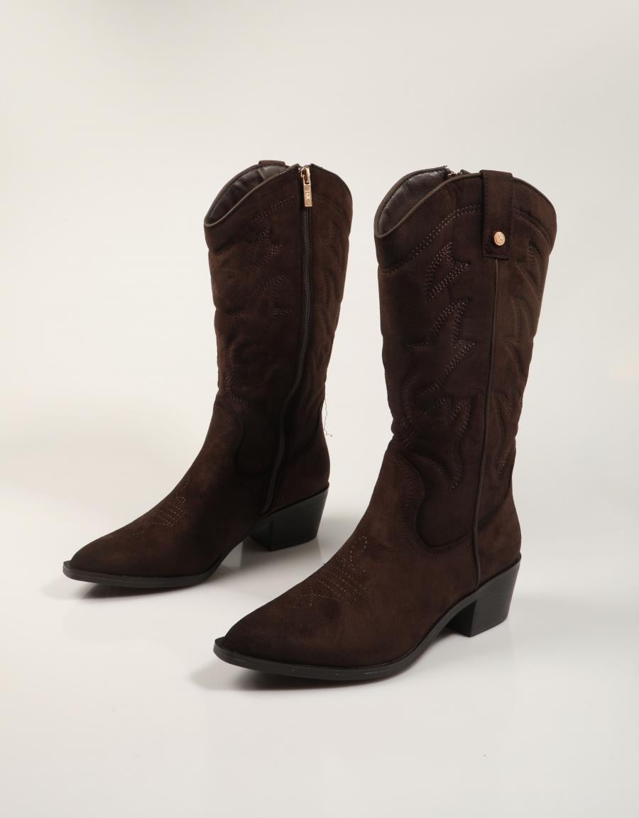 BOTAS XTI BOTA CAMPERO MARRON en color Marron