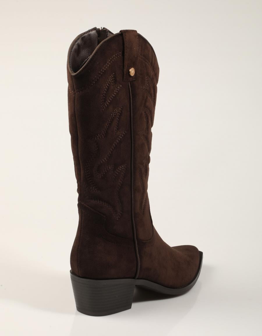 BOTAS XTI BOTA CAMPERO MARRON en color Marron