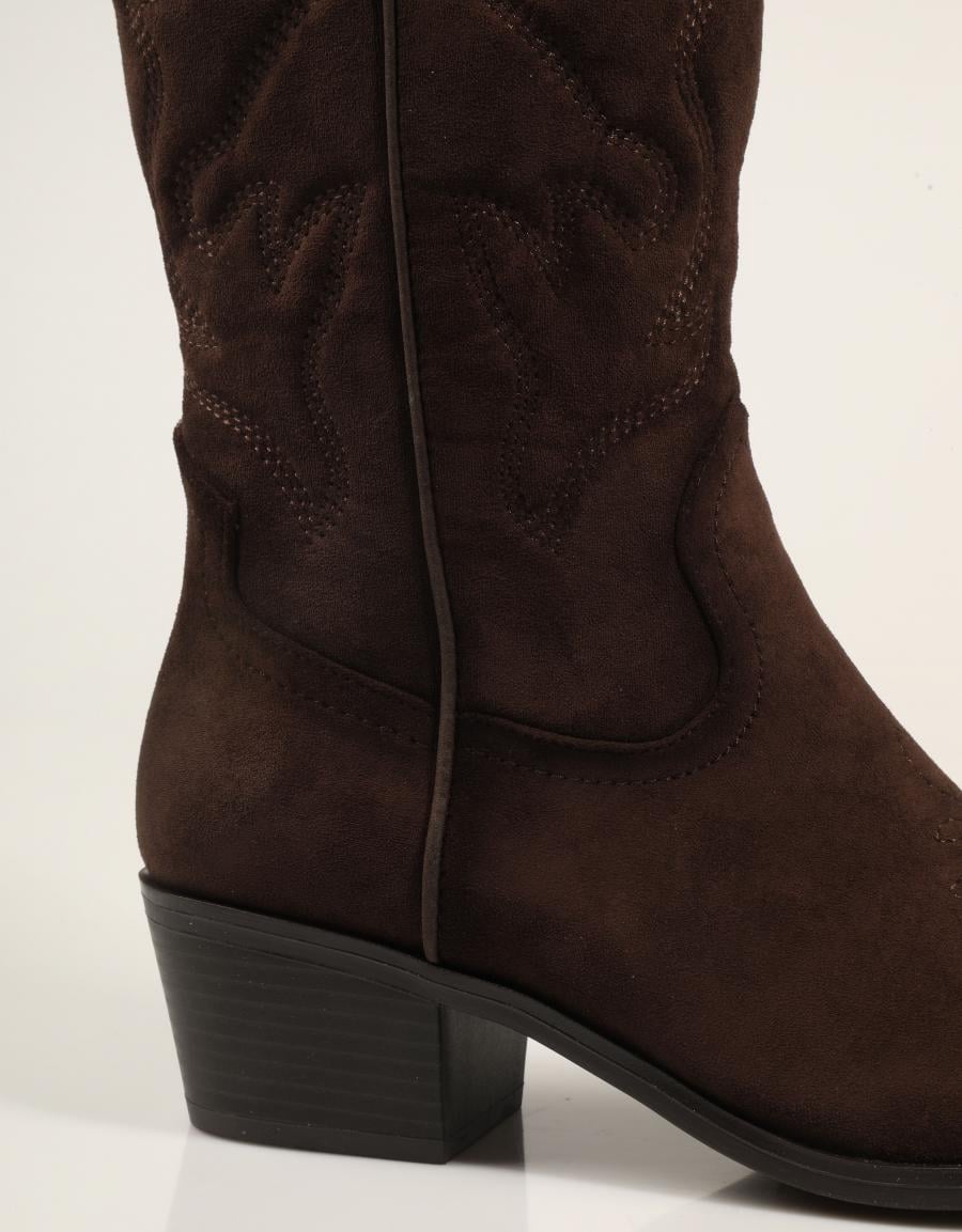 BOTAS XTI BOTA CAMPERO MARRON en color Marron