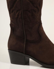 BOTAS XTI BOTA CAMPERO MARRON en color Marron