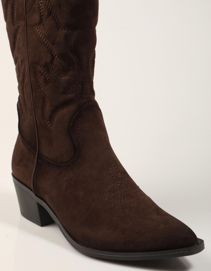 BOTAS XTI BOTA CAMPERO MARRON en color Marron
