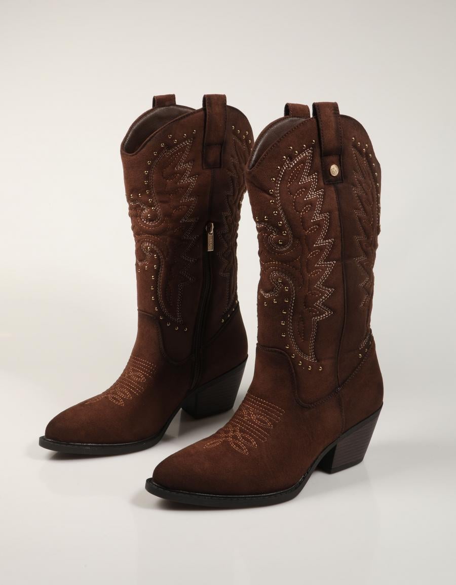 BOTAS XTI BOTA CAMPERO MARRON en color Marron