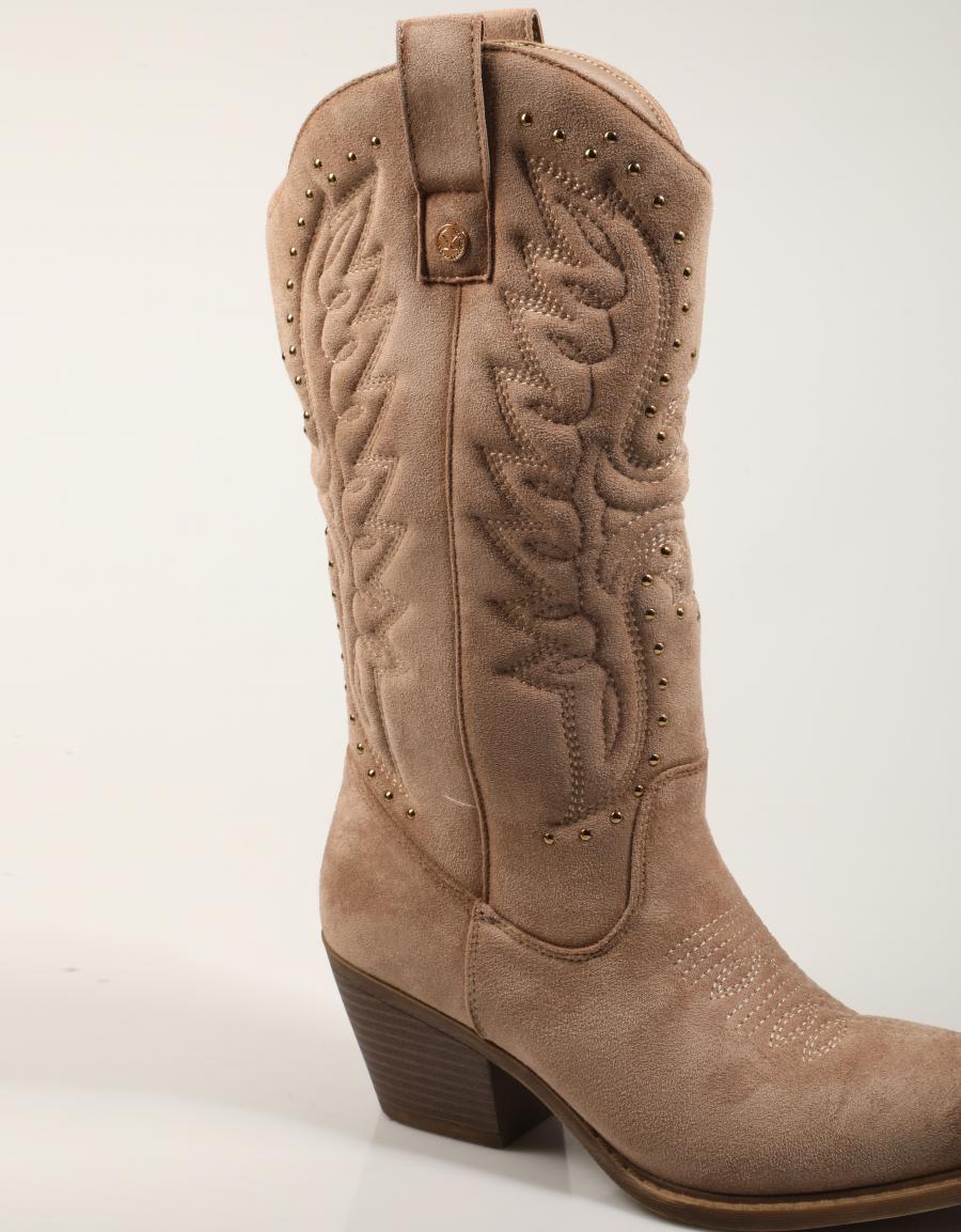 BOTAS XTI BOTA CAMPERO BEIGE en color Beige