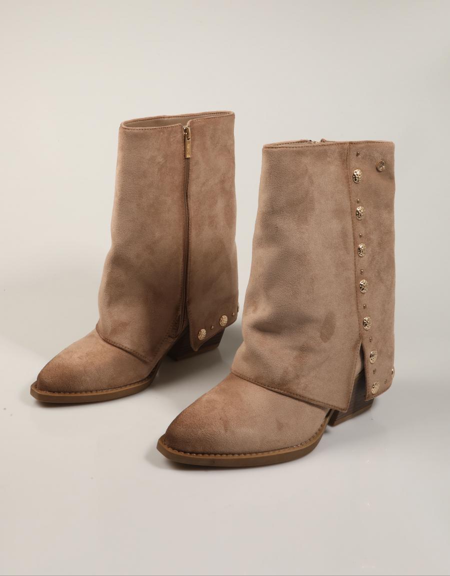 BOTAS XTI BOTA SOLAPA BEIGE en color Beige