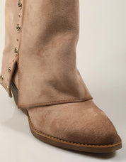 BOTAS XTI BOTA SOLAPA BEIGE en color Beige