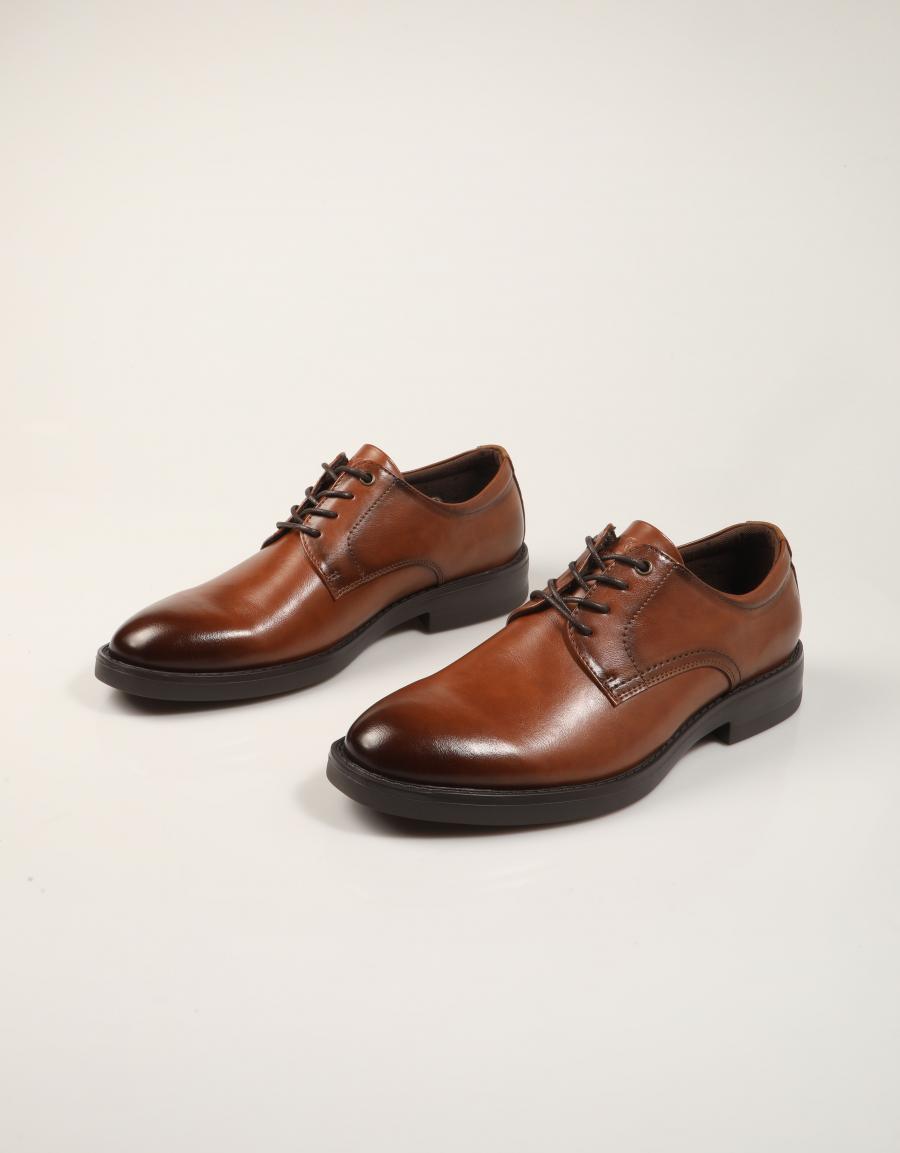 ZAPATOS VESTIR XTI ZAPATO CAMEL en color Cuero