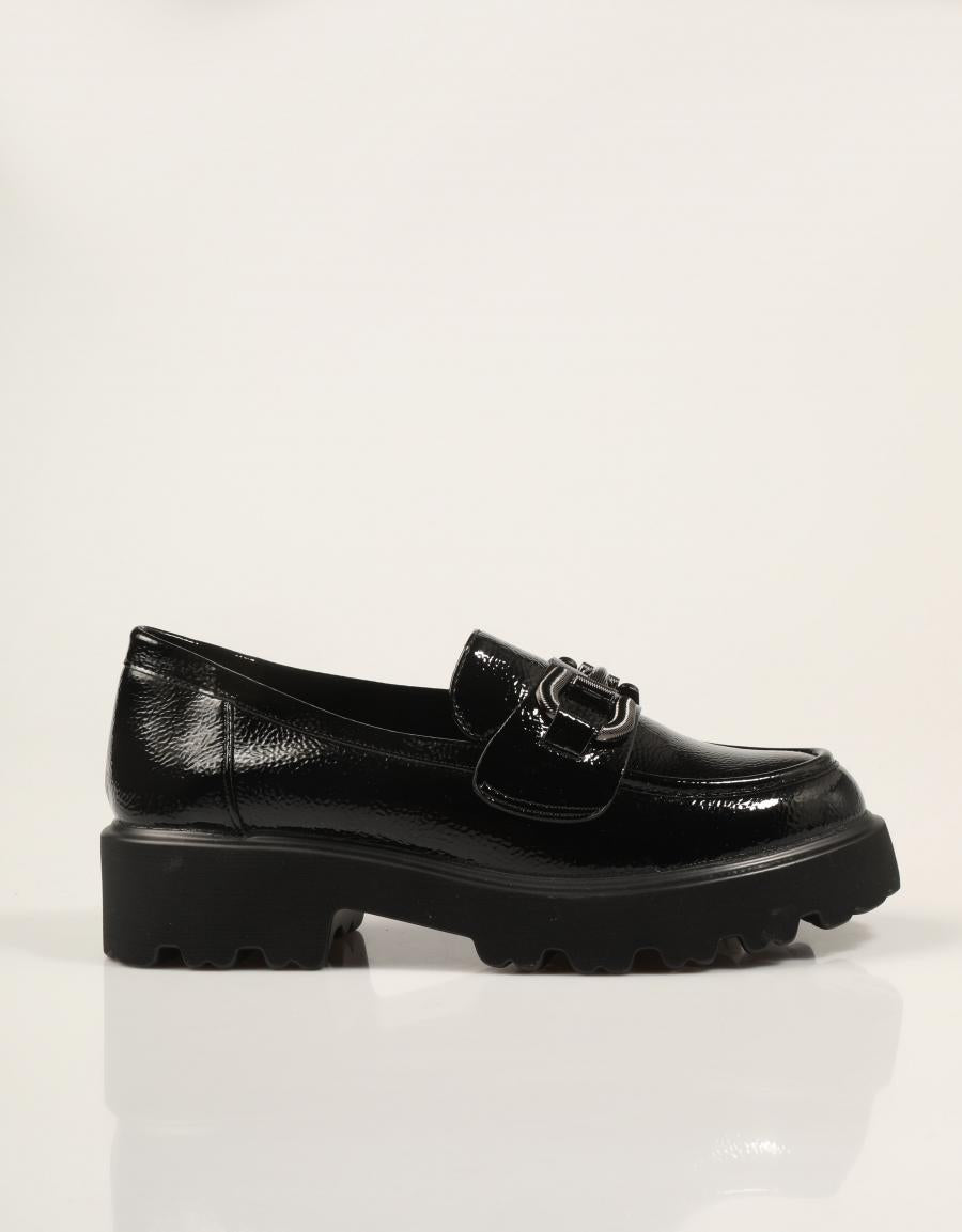 MOCASINES XTI MOCASIN CHAROL NEGRO en color Negro