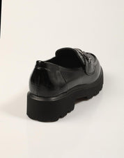 MOCASINES XTI MOCASIN CHAROL NEGRO en color Negro