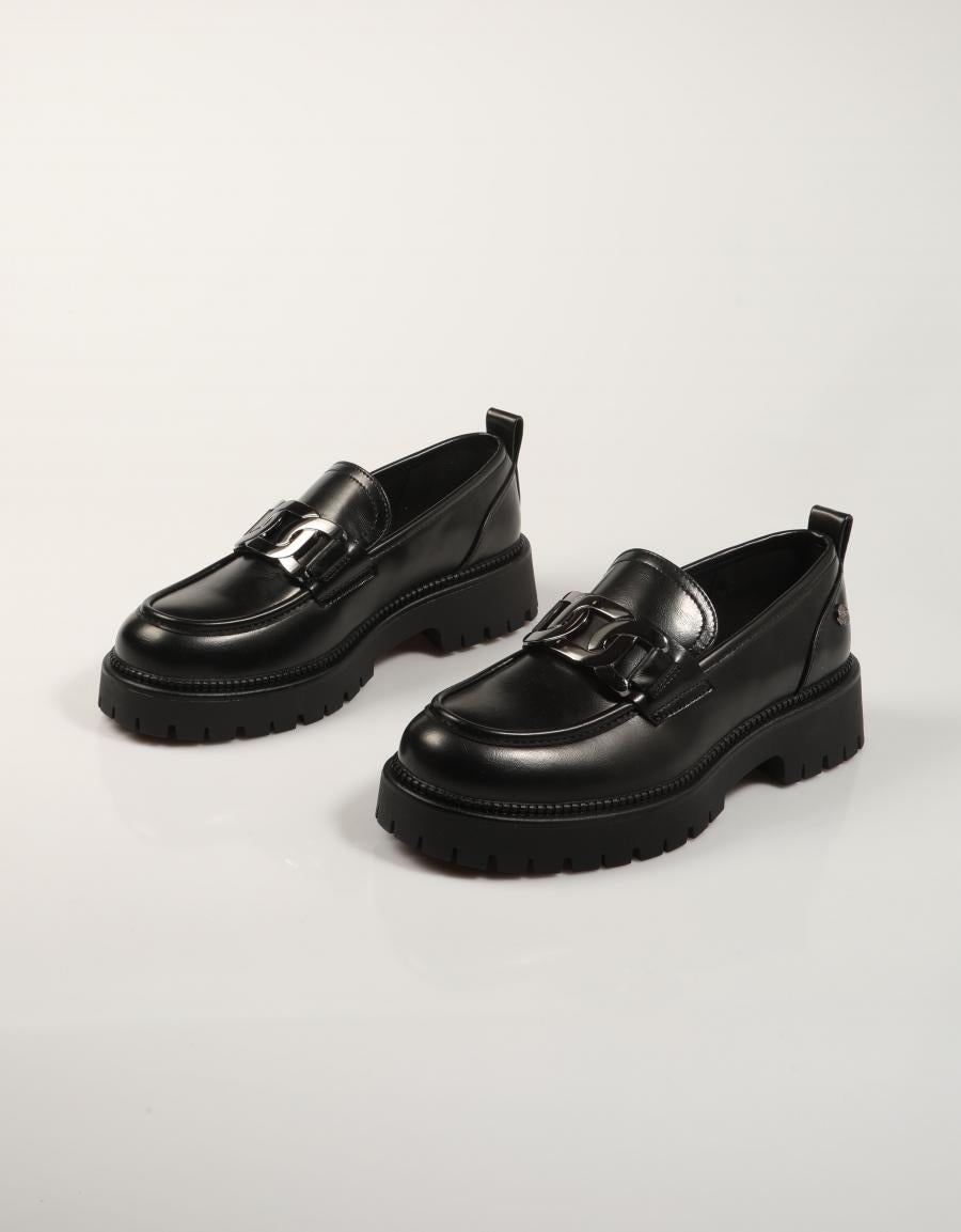MOCASINES XTI MOCASIN NAPA NEGRO en color Negro