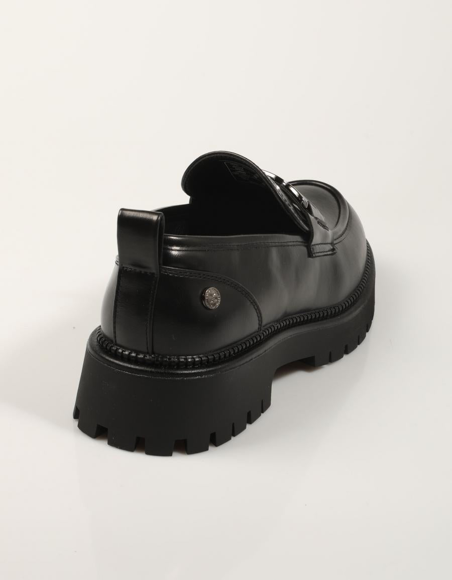 MOCASINES XTI MOCASIN NAPA NEGRO en color Negro