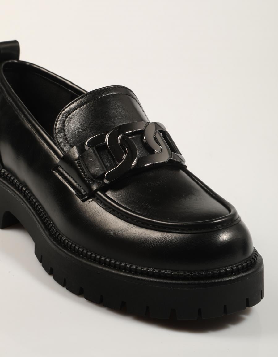 MOCASINES XTI MOCASIN NAPA NEGRO en color Negro