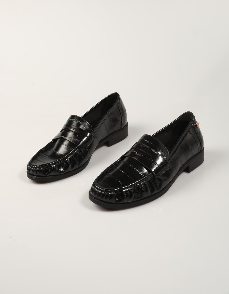 MOCASINES XTI MOCASIN GRABADO NEGRO en color Negro