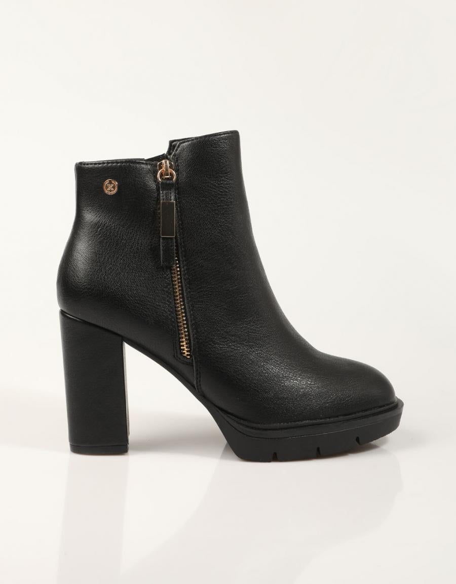 BOTINES XTI BOTIN CREMALLERA NEGRO en color Negro