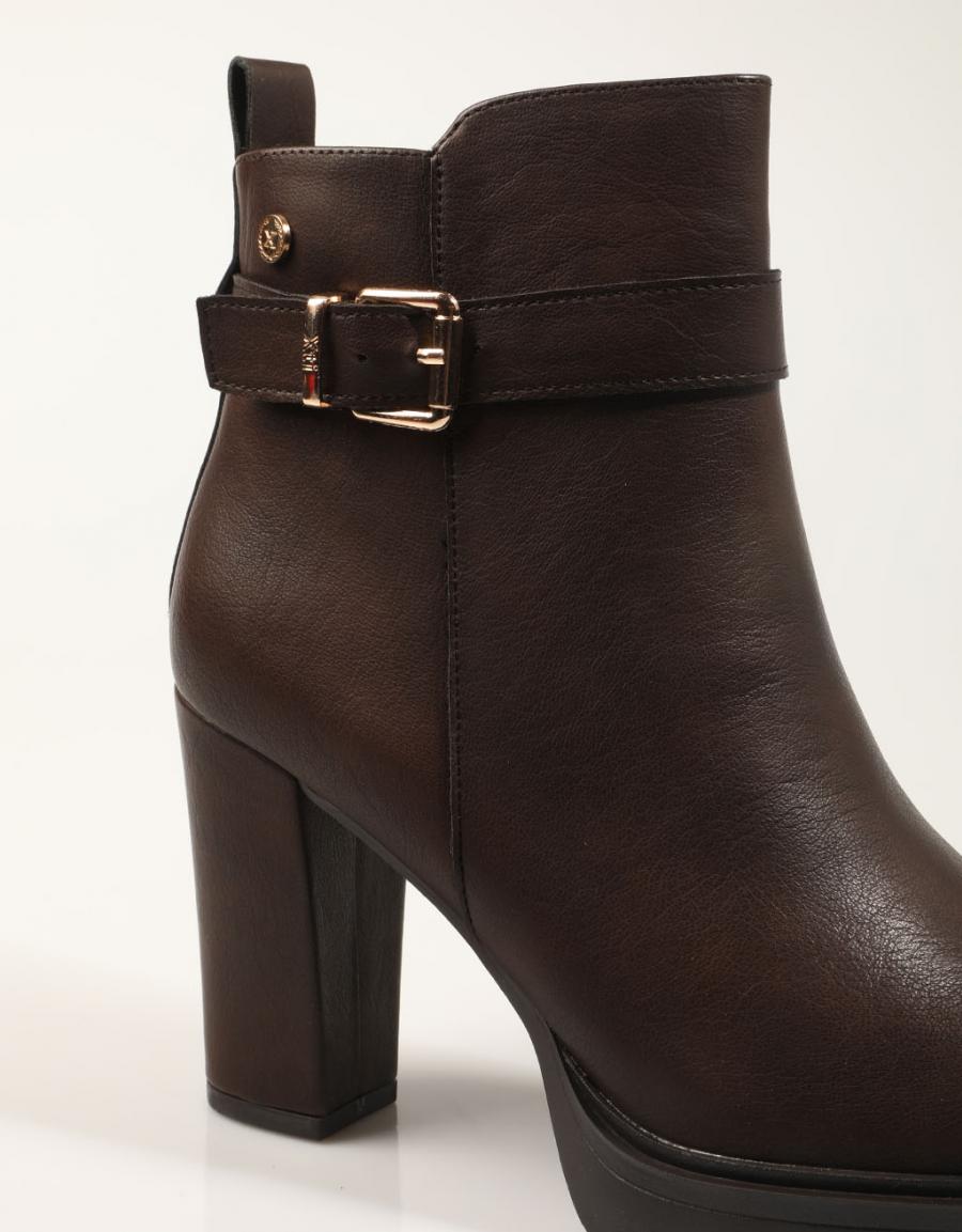 BOTINES XTI BOTIN HEBILLA MARRON en color Marron