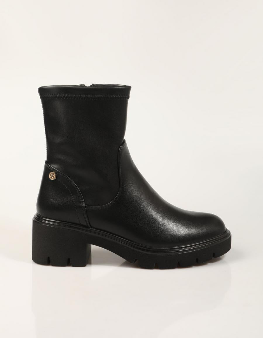 BOTINES XTI BOTIN LISA NEGRO en color Negro