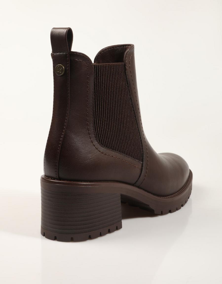 BOTINES XTI BOTIN CHELSEA MARRON en color Marron