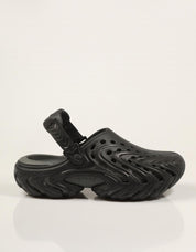 ZUECOS CROCS ECHO II CHROMW BLACK 213780 en color Negro