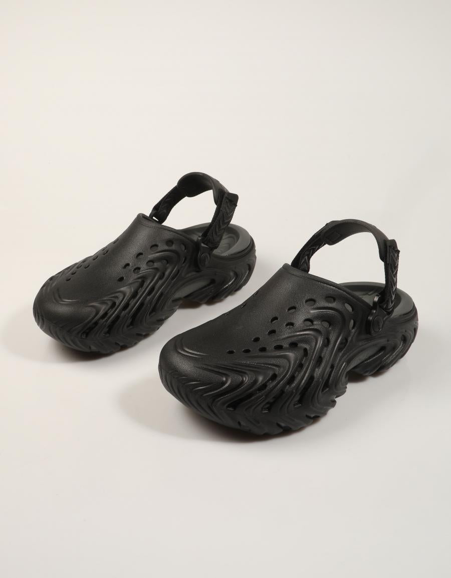 ZUECOS CROCS ECHO II CHROMW BLACK 213780 en color Negro