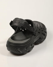 ZUECOS CROCS ECHO II CHROMW BLACK 213780 en color Negro