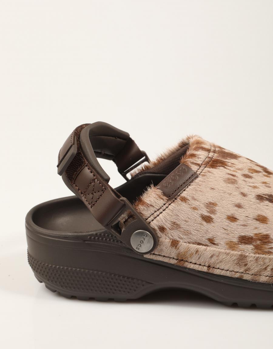 ZUECOS CROCS CLASSIC CRAFTED ESPRESSO 214047 en color Multicolor