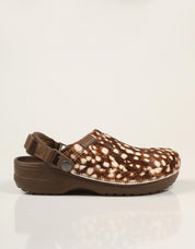 ZUECOS CROCS CLASSIC CRAFTED CAROB 214047 en color Multicolor