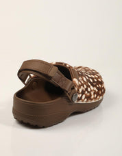 ZUECOS CROCS CLASSIC CRAFTED CAROB 214047 en color Multicolor