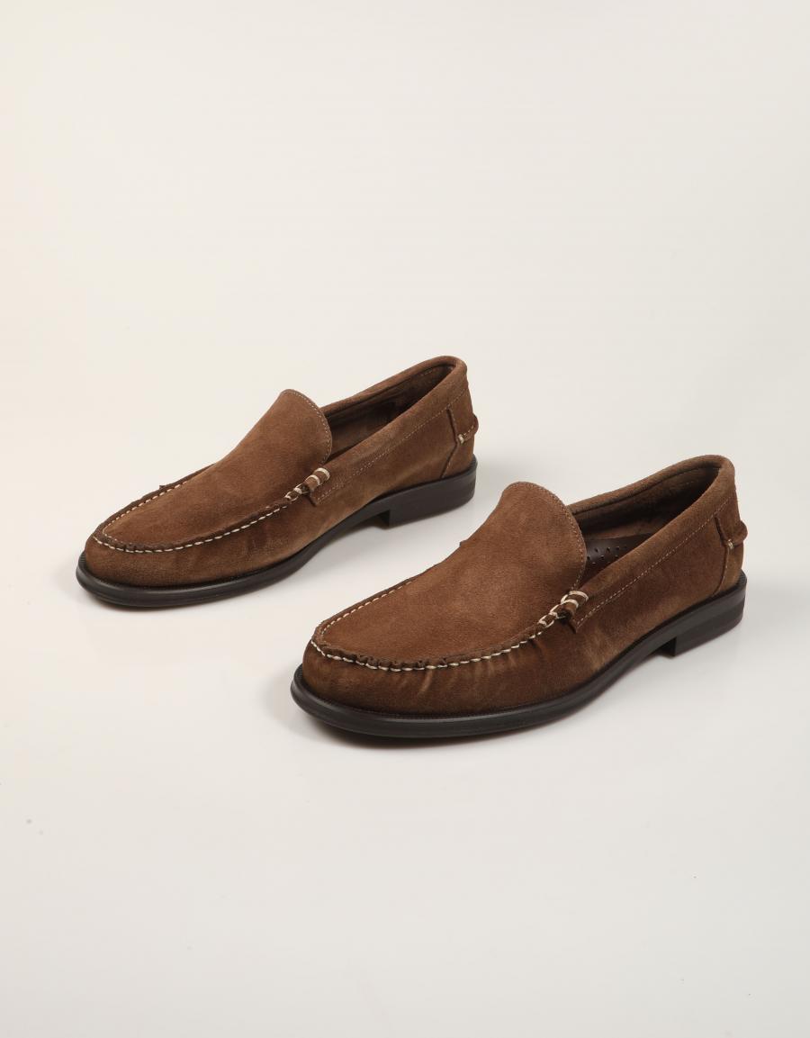 MOCASINES FREELANCE MOCASIN LISO VISON en color Taupe