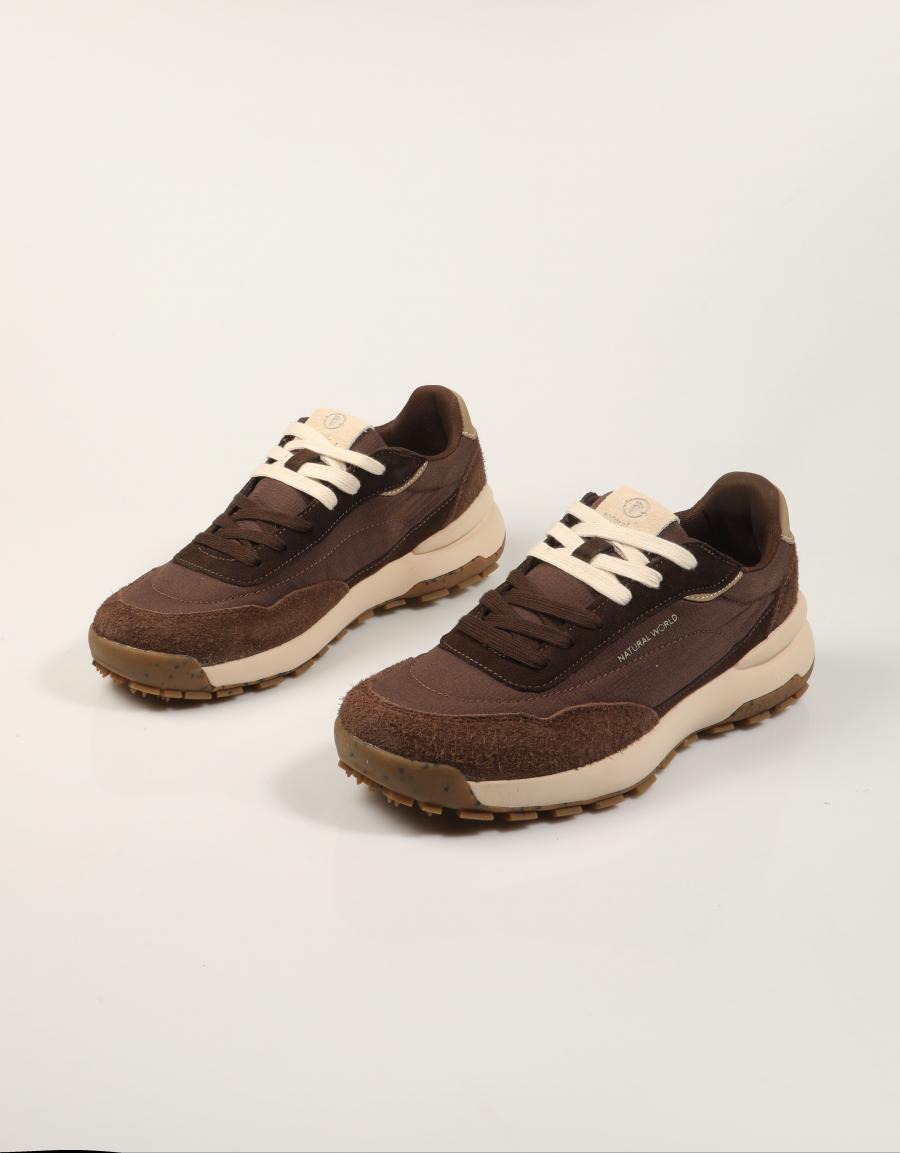 ZAPATILLAS NATURAL WORLD GALIA MARRON 8442 en color Marron