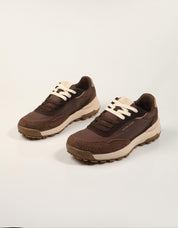 ZAPATILLAS NATURAL WORLD GALIA MARRON 8442 en color Marron