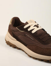 ZAPATILLAS NATURAL WORLD GALIA MARRON 8442 en color Marron