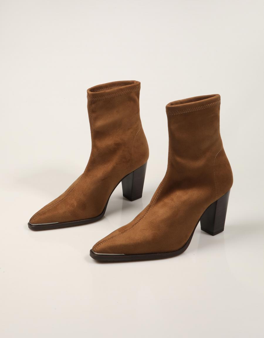 BOTINES MISS ELASTIC BOTÍN ANTE CUERO 075386-AE-08/08 en color Cuero