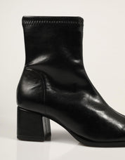 BOTINES MISS ELASTIC 075438-09-05/05 WOW STR NEGRO en color Negro