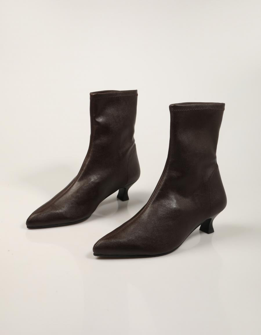BOTINES MISS ELASTIC WEST MARRON en color Negro