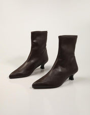 BOTINES MISS ELASTIC WEST MARRON en color Negro