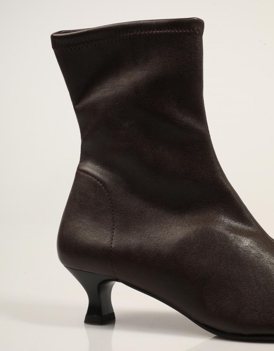 BOTINES MISS ELASTIC WEST MARRON en color Negro