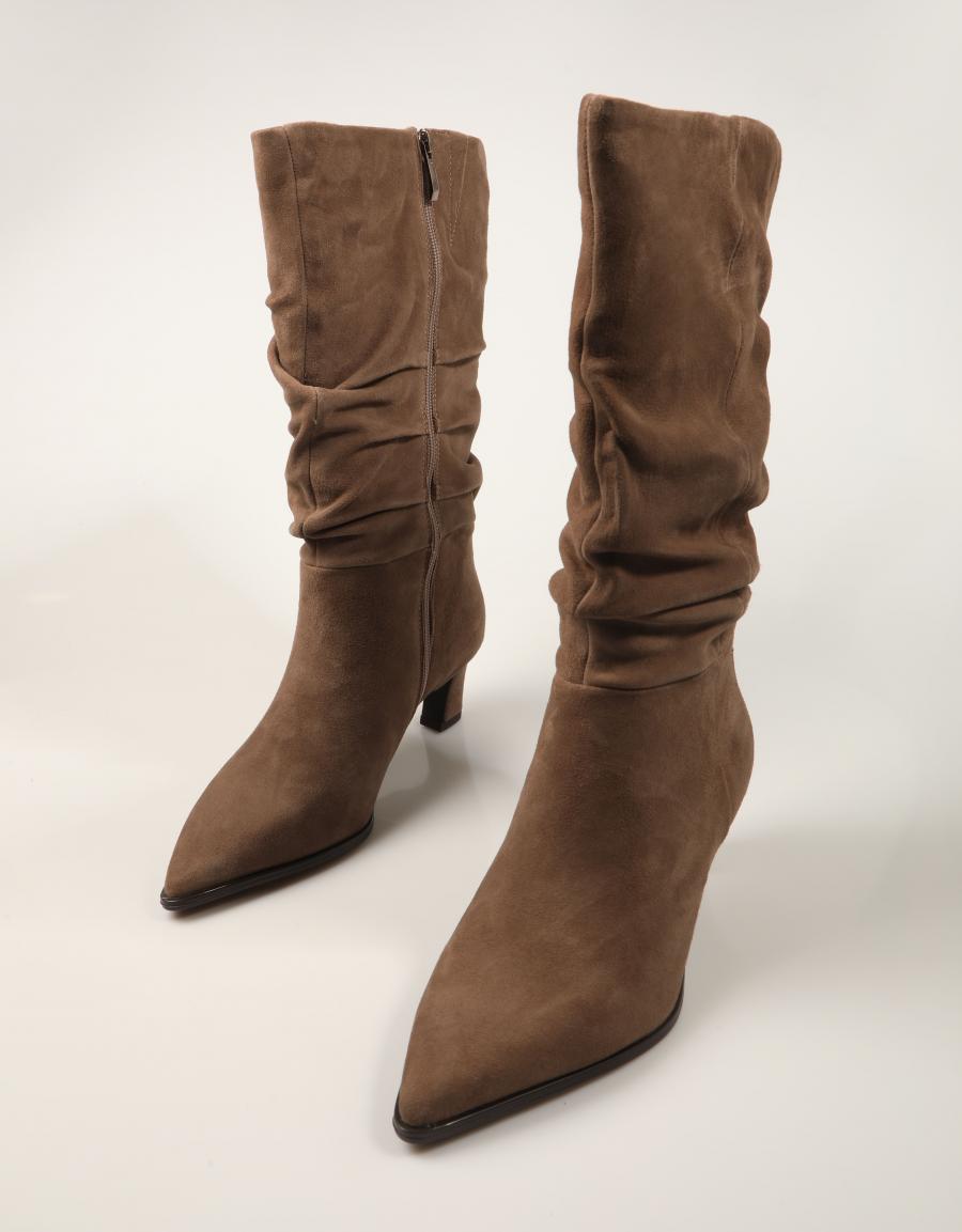 BOTAS TAMARIS BOTA ARRUGADA TAUPE en color Taupe