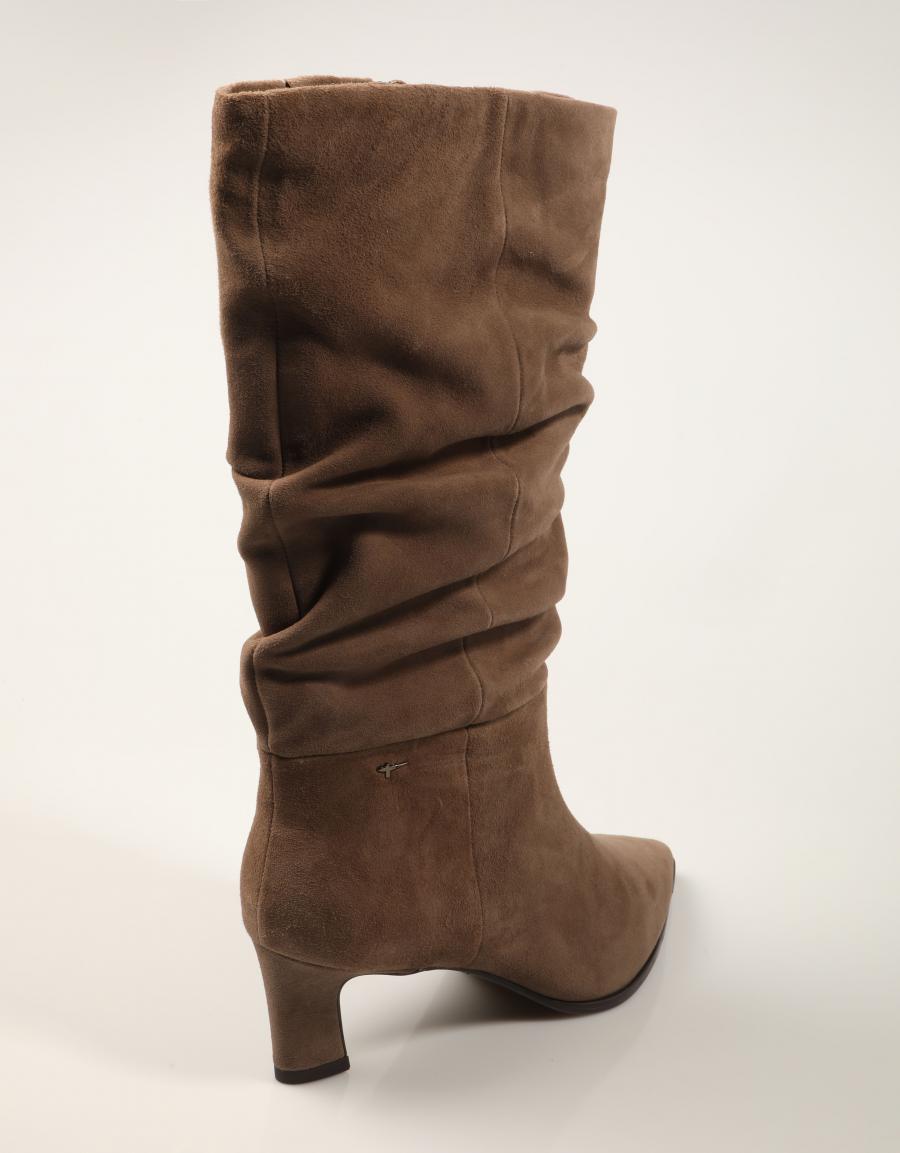 BOTAS TAMARIS BOTA ARRUGADA TAUPE en color Taupe