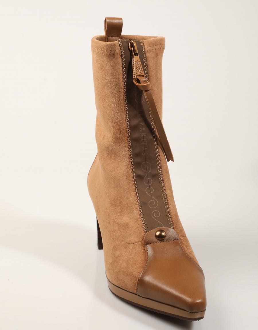 BOTINES HISPANITAS BOTIN CREMALLERA HONEY en color Beige