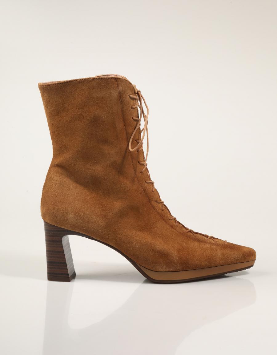BOTINES HISPANITAS BOTIN CORDONES HONEY en color Beige