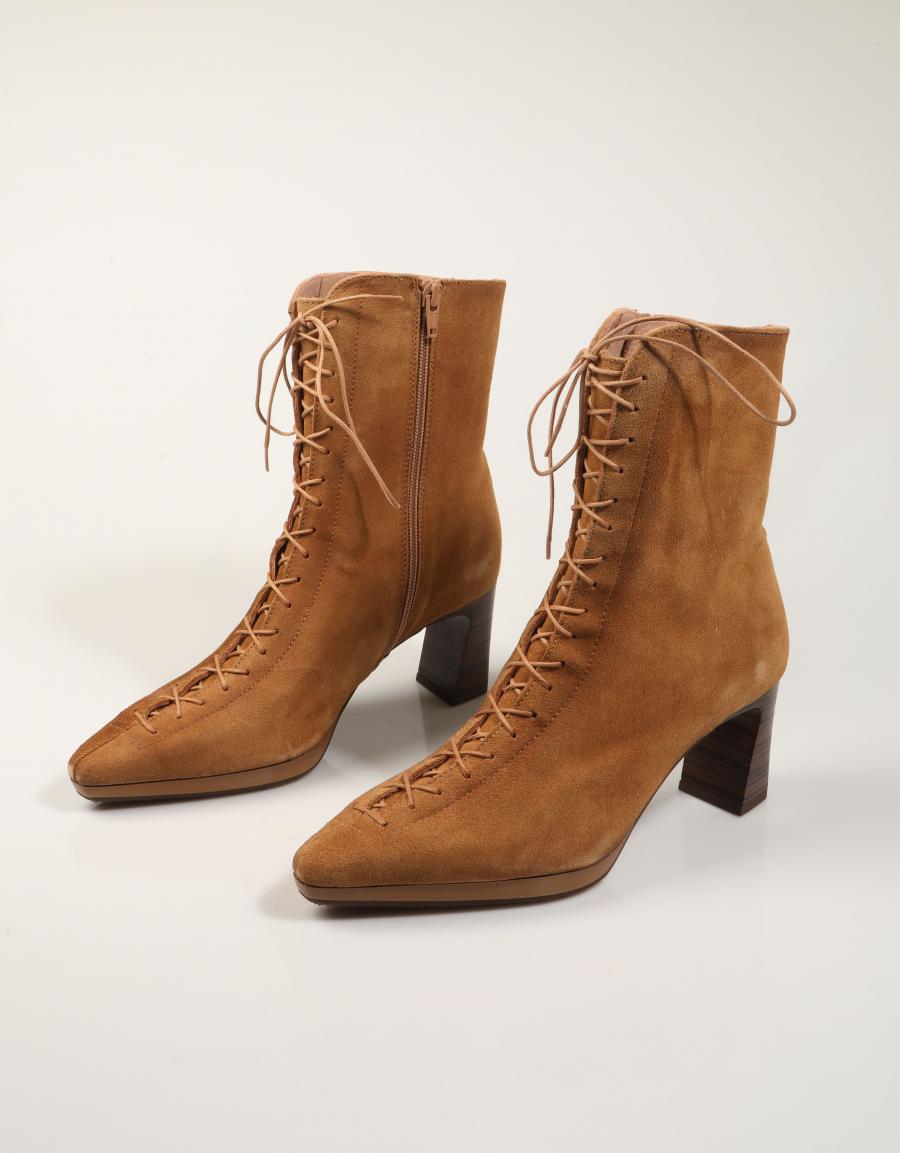 BOTINES HISPANITAS BOTIN CORDONES HONEY en color Beige