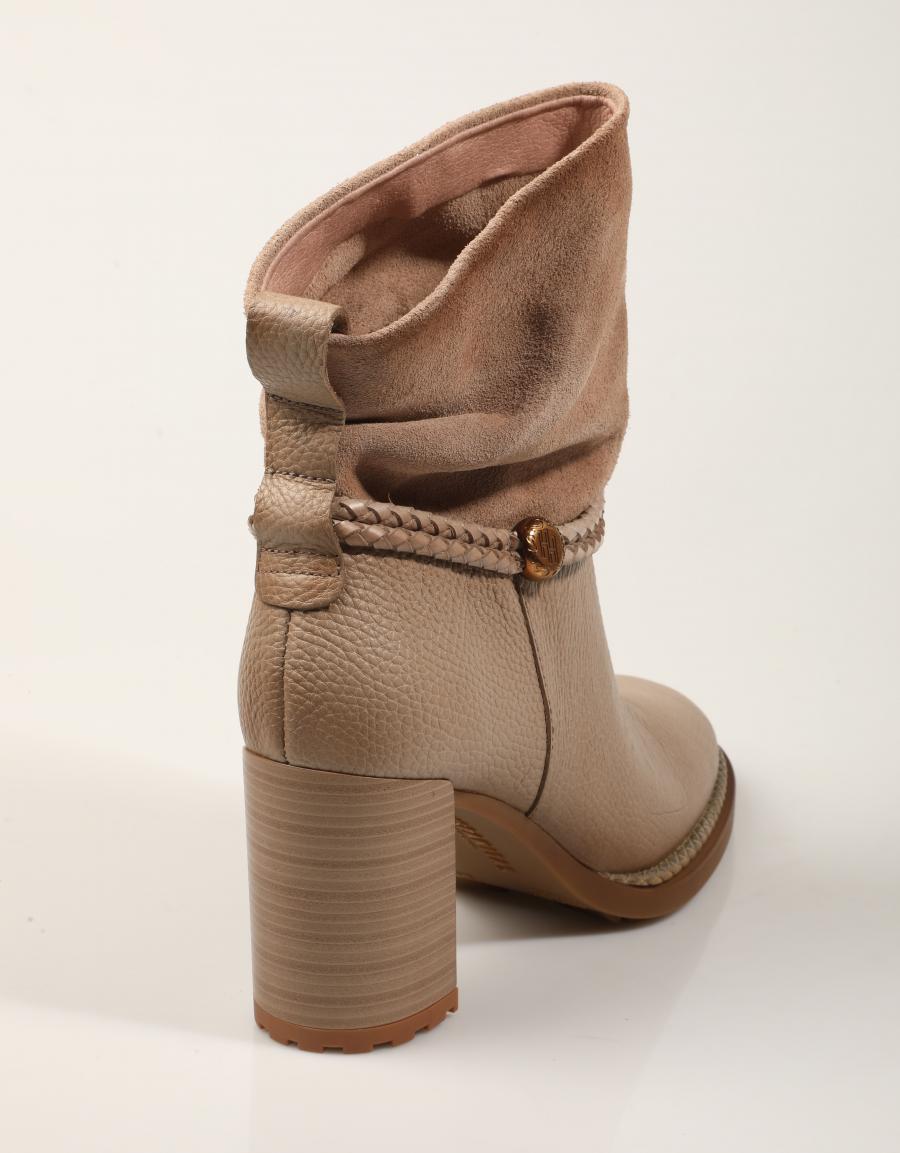 BOTINES HISPANITAS BOTIN TRENZA CASTORO en color Beige