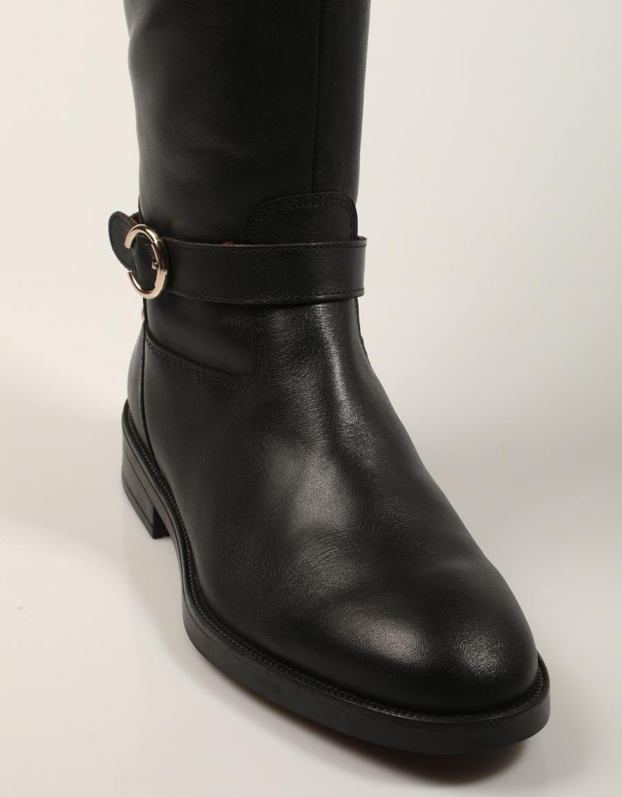 BOTAS PIKOLINOS PUERTOLLANO W3C 9632 black en color Negro