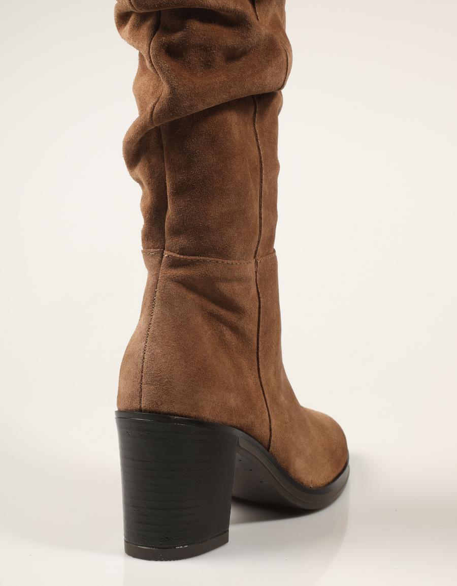 BOTAS LUCIA VIGUERA BOTA VITELO VISON en color Cuero