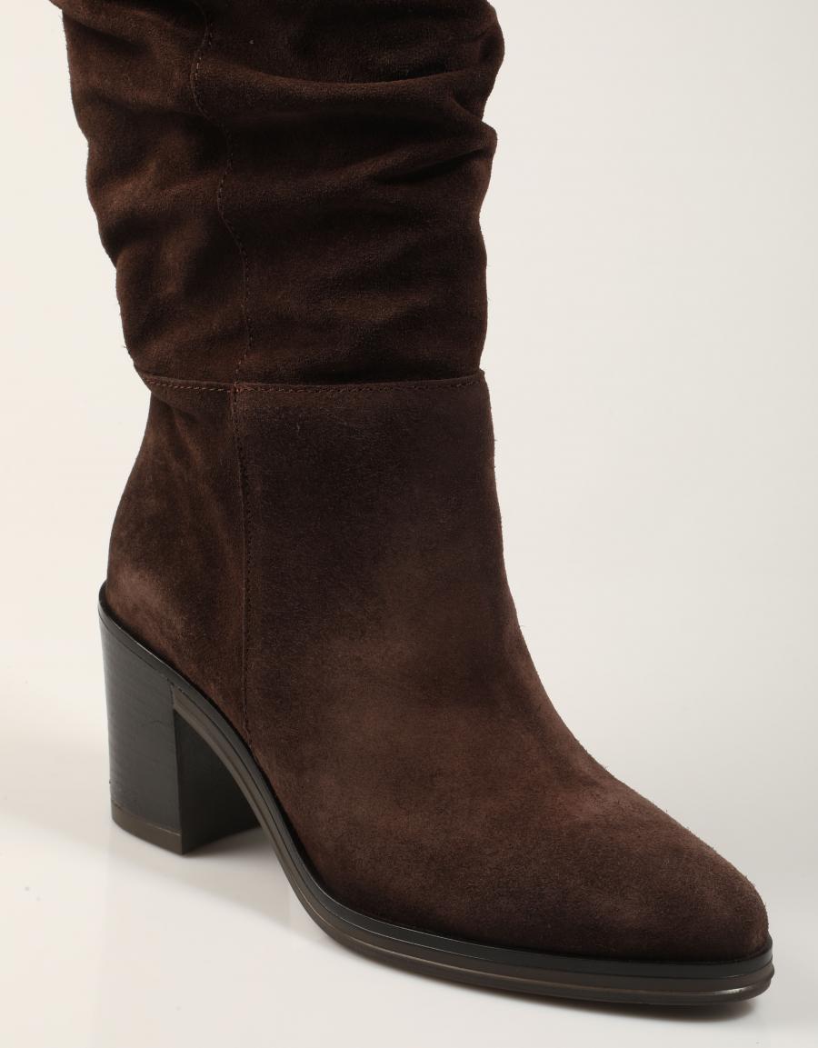 BOTAS LUCIA VIGUERA BOTA VITELO CAOBA en color Cuero