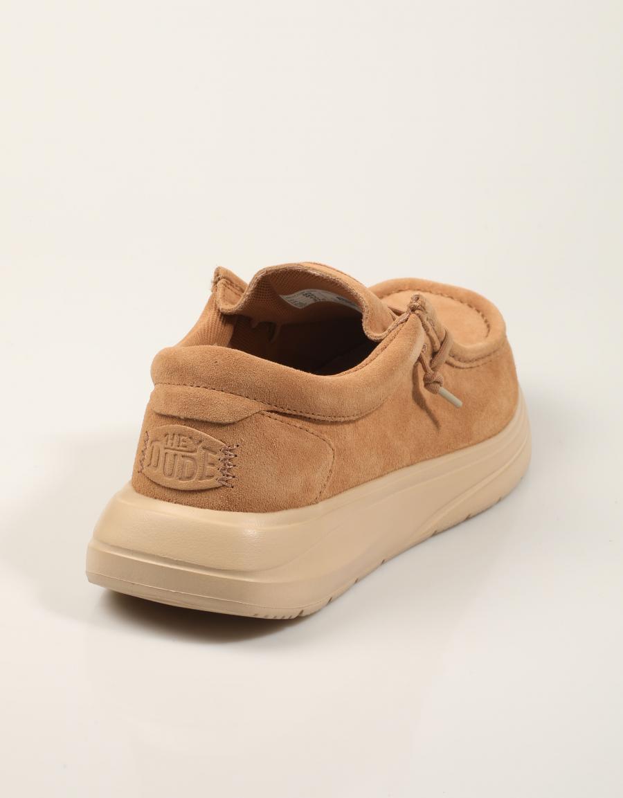 ZAPATOS DUDE WALLY COMF 41975 TOBACCO en color Beige