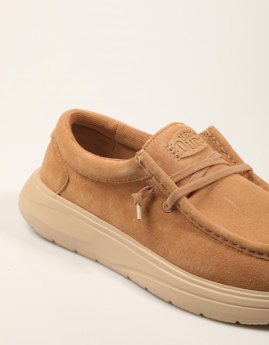 ZAPATOS DUDE WALLY COMF 41975 TOBACCO en color Beige