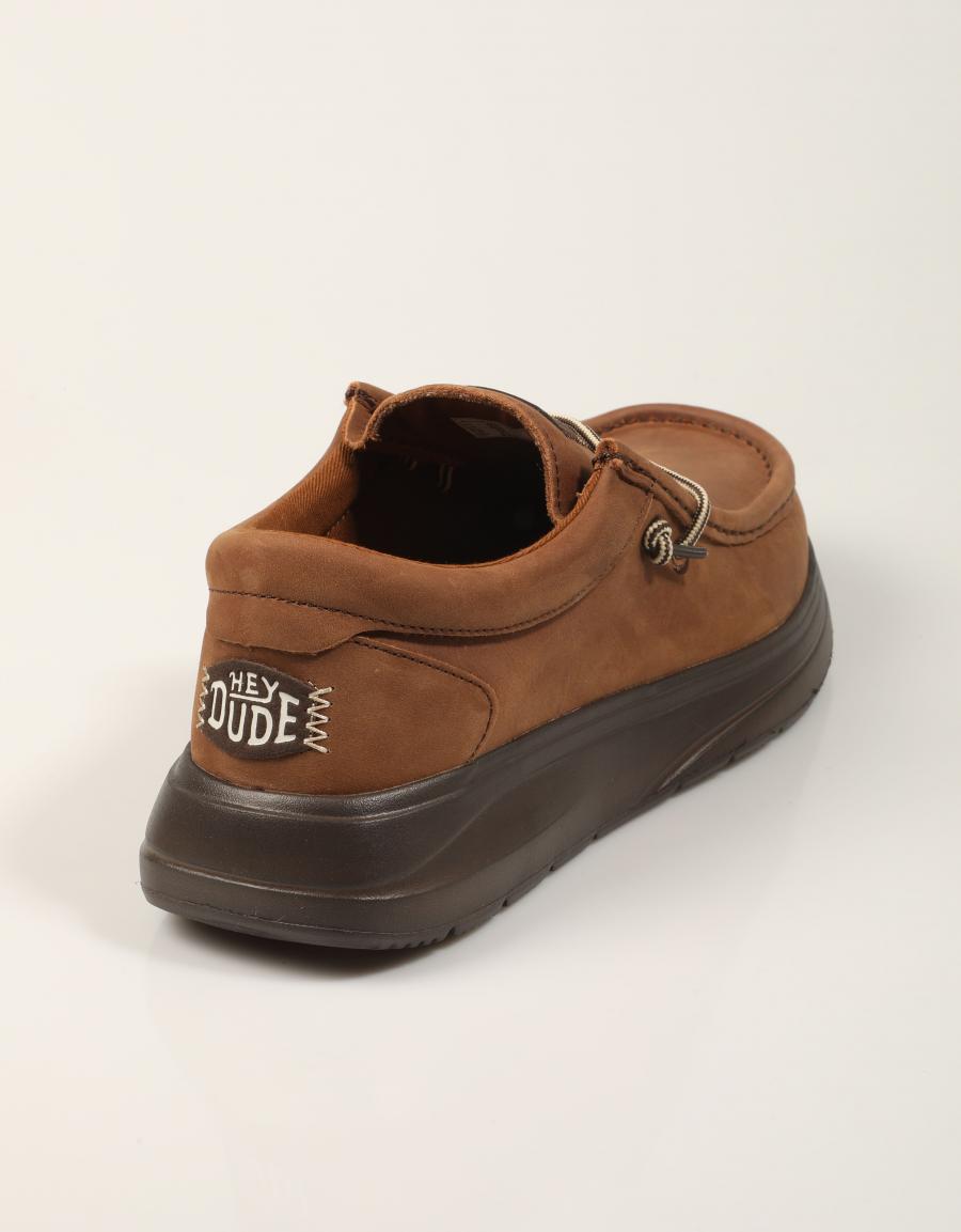 ZAPATOS DUDE WALLY COMF 45412 ROBE BROWN en color Marron