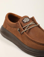 ZAPATOS DUDE WALLY COMF 45412 ROBE BROWN en color Marron