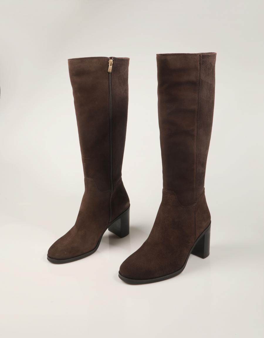 BOTAS MARCHA BOTA LISA SUEDE ROTE en color Marron