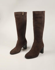 BOTAS MARCHA BOTA LISA SUEDE ROTE en color Marron